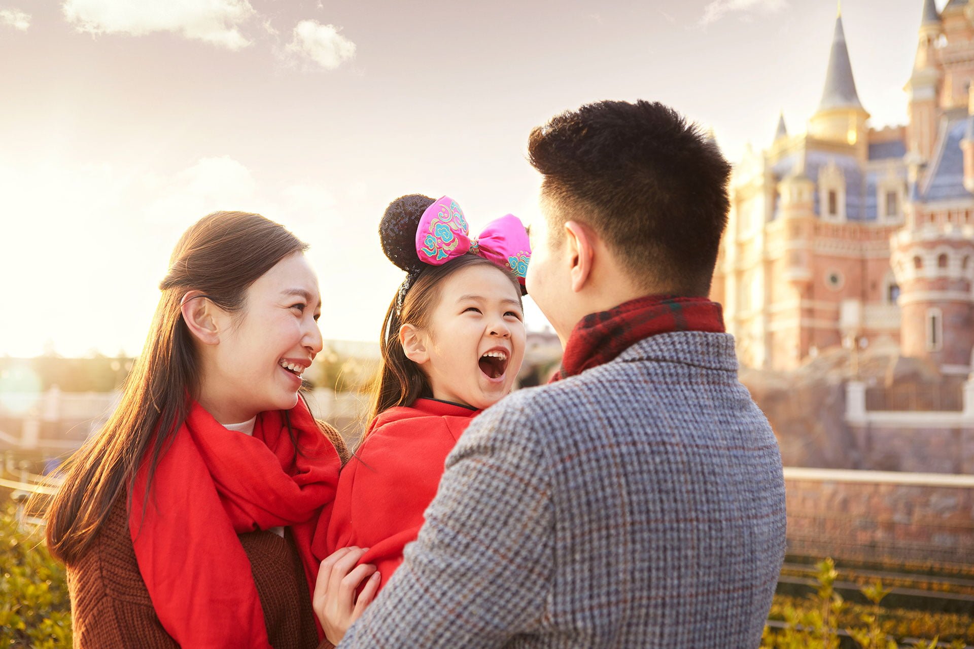 Chinese family posing for a lifestyle advertising photo set in Shanghai Disney Resort. Shanghai photo studio specialized in lifestyle photography.